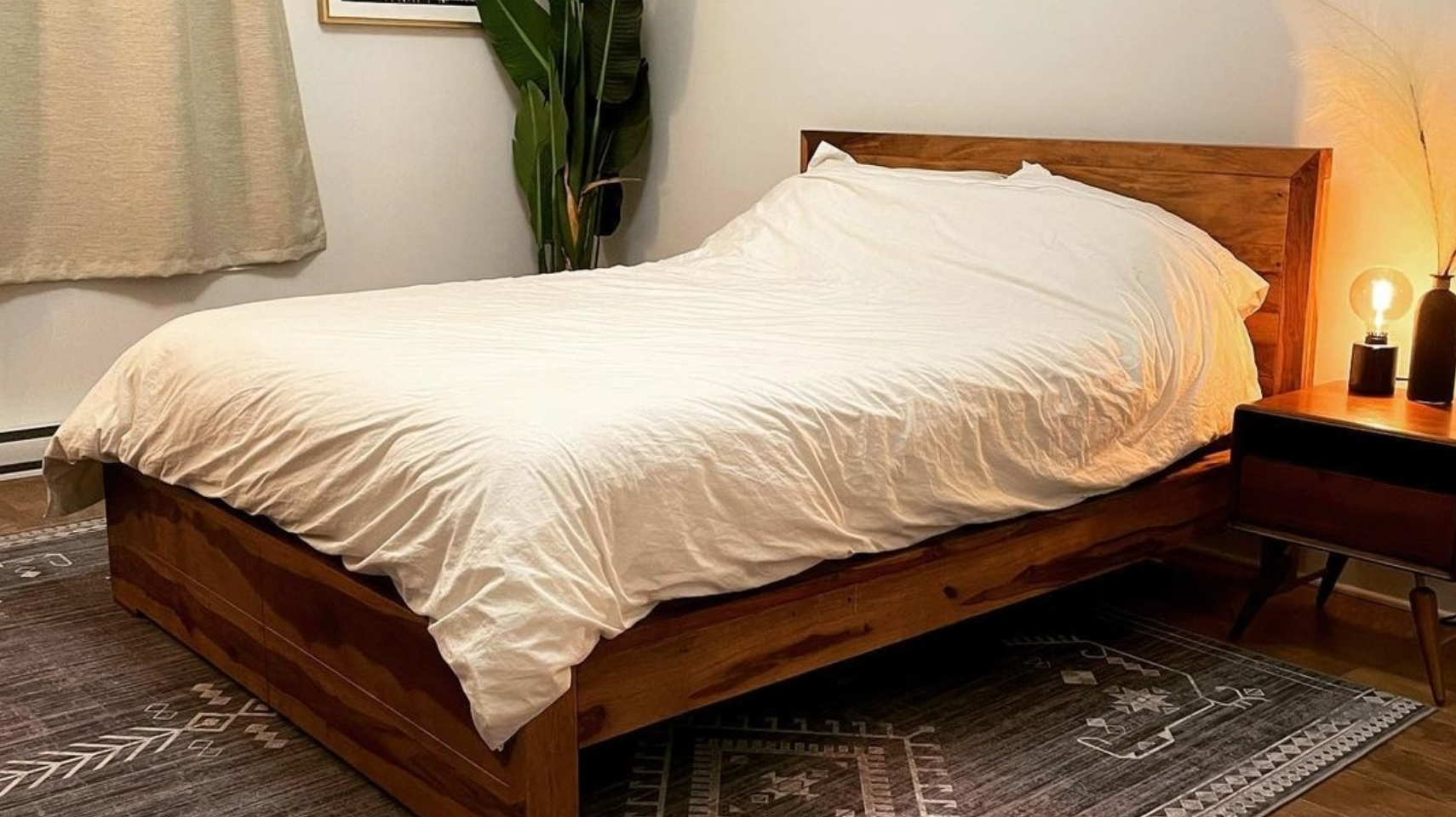 Transform Your Bedroom Into a Peaceful Oasis with Artiplanto's Guide to Using Plants
