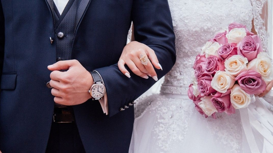 How to Incorporate Fake And Real Plants Into Your Wedding