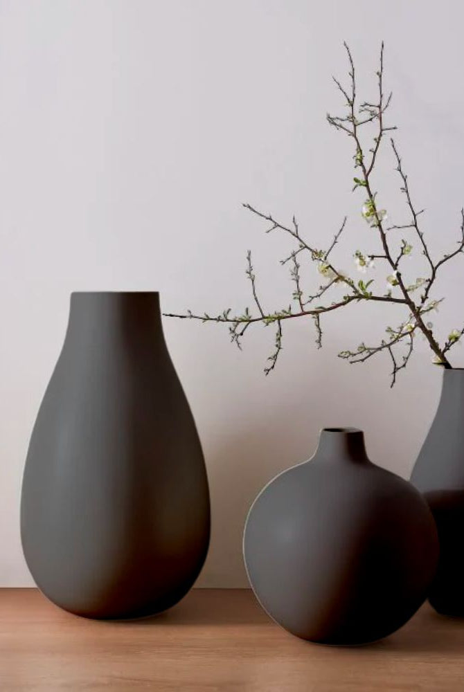 Oversized Black Vase Collection