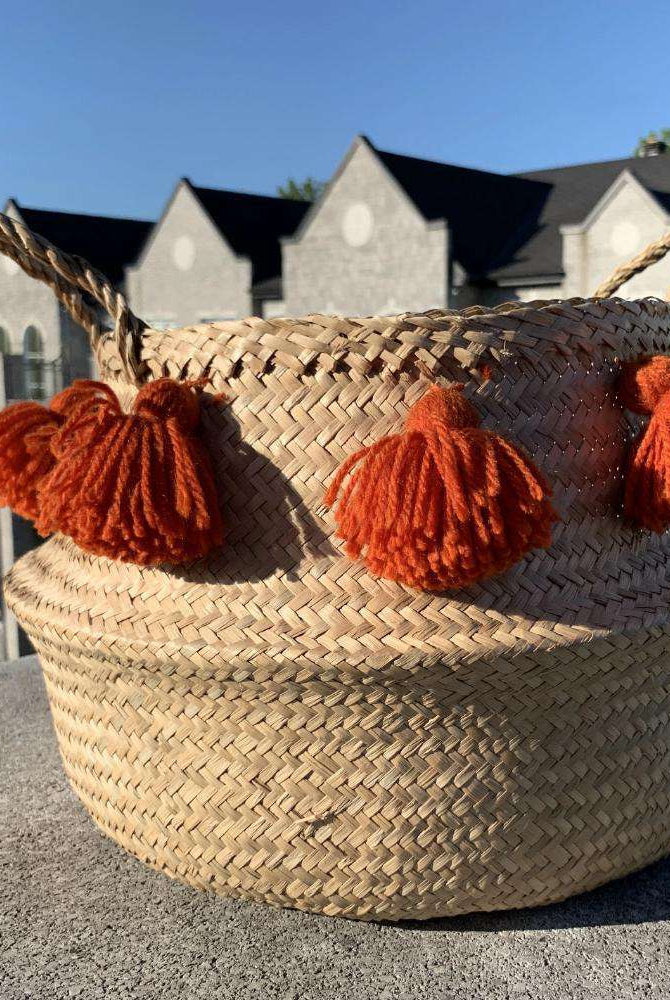 PORTA - Seagrass Basket With Orange Pompoms ArtiPlanto