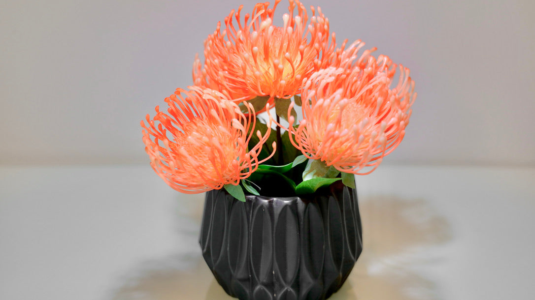 What Are The Best Faux Flower Arrangements For Your Home Décor?