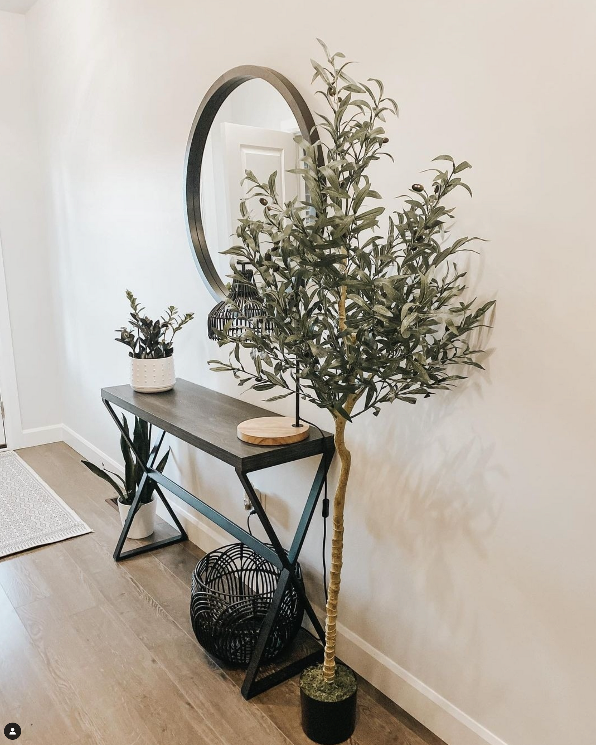 How to Secure Tall Faux Plants in a Planter - Tips & Tricks  artiplanto