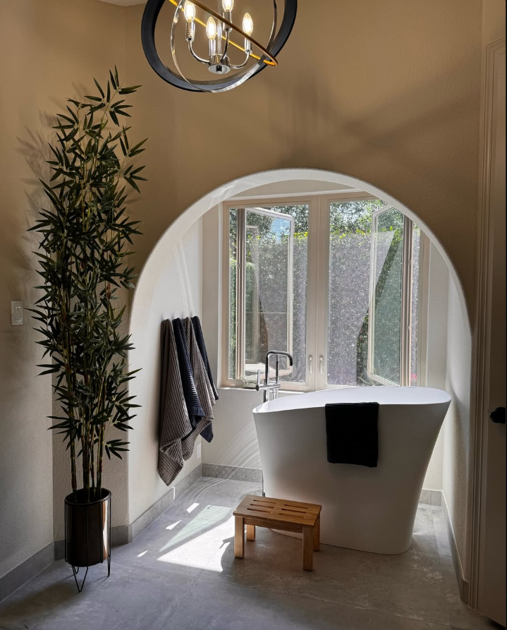 From Dull to Delightful: Transform Your Space with Artiplanto's Artificial Plants