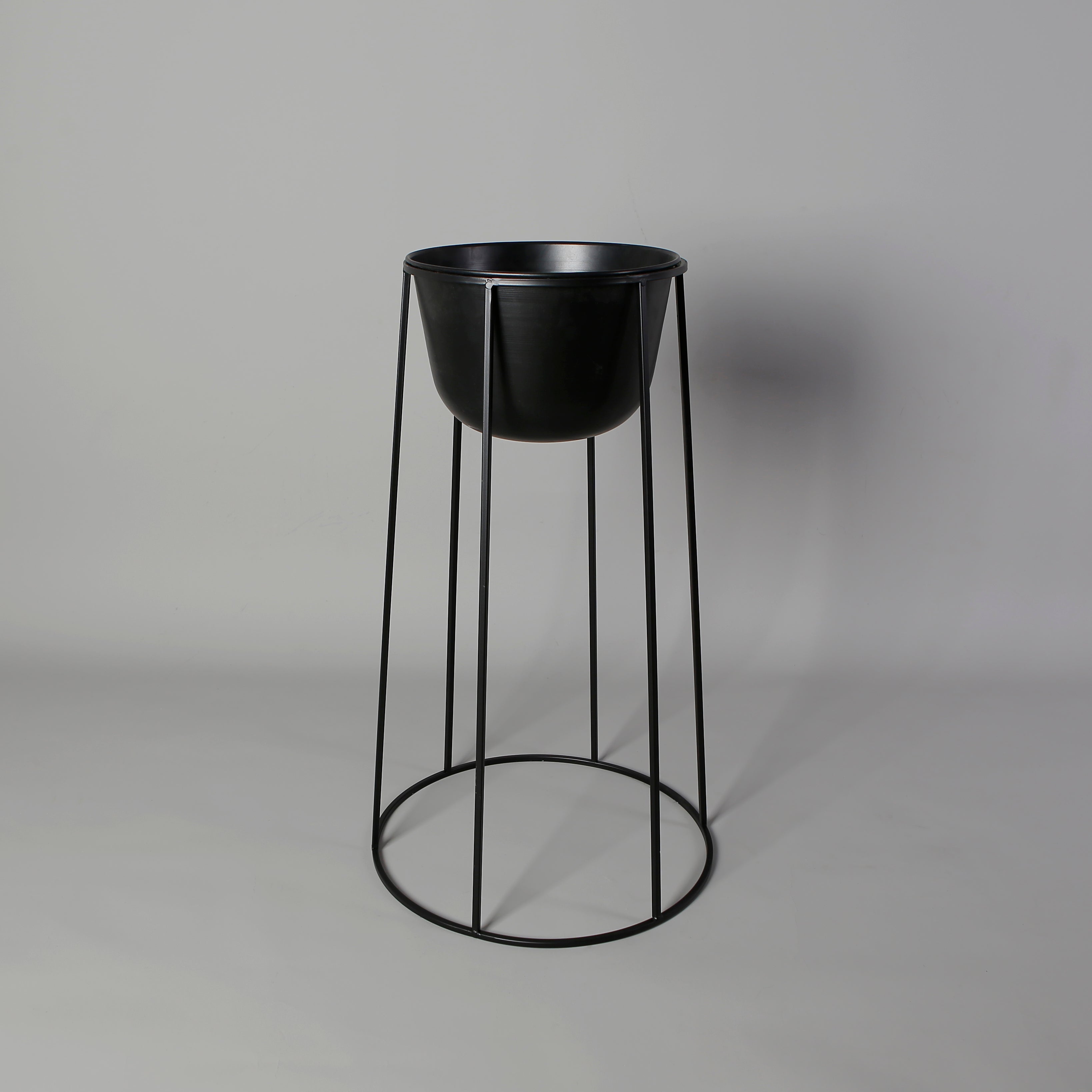 Nura Black Raised Metal Pot Planter 2.5’